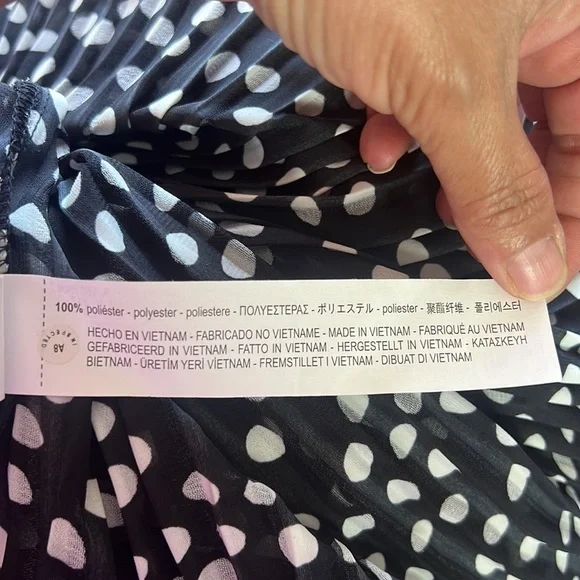 Zara Womenβs Accordion Pleat Mock Neck Bow Tie Blouse Size XS - Picture 12 of 17